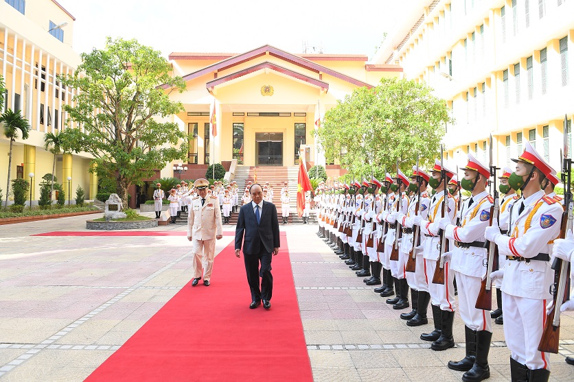 Phát huy truyền thống vẻ vang, xây dựng lực lượng CAND cách mạng, chính quy, tinh nhuệ, hiện đại, góp phần đắc lực xây dựng và bảo vệ Tổ quốc